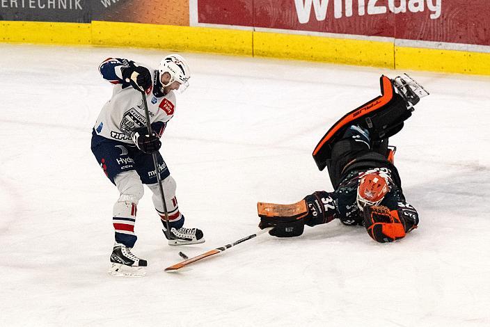 Tormann Rasmus Tirronen (Steinbach Black Wings Linz), Istvan Bartalis (Hydro Fehervar AV 19),  Steinbach Black Wings Linz vs Hydro Fehervar AV19, Weihnachtstrikot ICE Eishockey Liga, Linz AG Eisarena