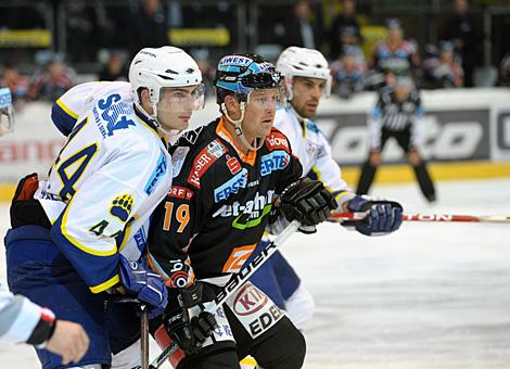 Rob Shearer, Liwest Black Wings Linz im Angriff.