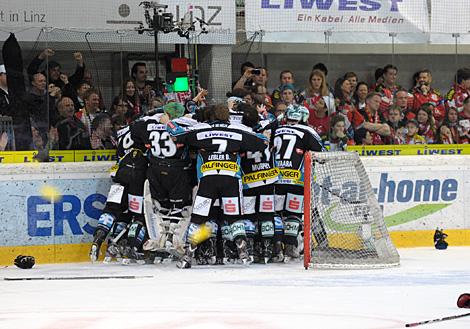 Die Linzer Liwest Black Wings Linz sind Meister 2011/2012