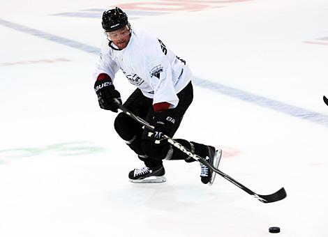 Eric Healey Stuermer Liwest Black Wings Linz