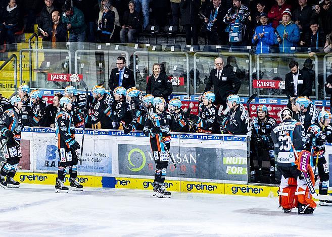 Linz feiert das 1 zu 0, Eishockey,  EHC Liwest Black Wings Linz vs EC VSV