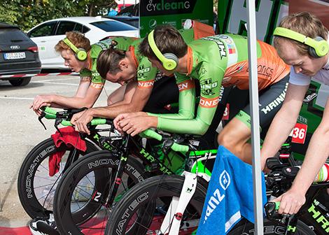 Team Hrinkow Advarics Cycleang beim warmup