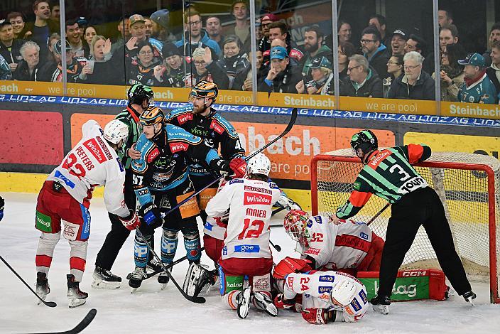 Steven Strong (EC KAC) verletzt am Eis Semifinale 4, Win2Day ICE Hockey League, 4. Semifinale, Steinbach Black Wings Linz vs EC KAC,  Linz AG Eisarena 
