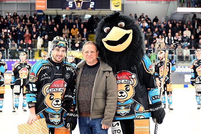 Marcel Witting (Steinbach Black Wings Linz) Spieler des Abends  Win2Day ICE Hockey League,  Steinbach Black Wings Linz vs  HCB Südtirol Alperia,  Linz AG Eisarena 