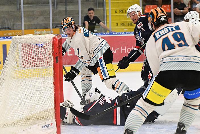 Tormann Brandon Maxwell (Kassel Huskies), Brian Lebler (Steinbach Black Wings Linz) Testspiel, Steinbach Black Wings Linz vs Kassel Huskies , Linz AG Eisarena