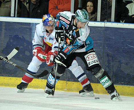 Gregor Baumgartner, Liwest Black Wings Linz und Thomas Raffl, EC Red Bull Salzburg