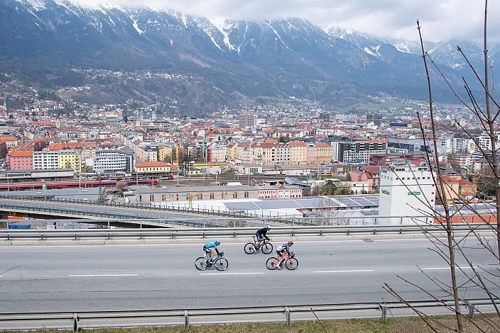 Die Ausreisser des Tages v.l. Marton Dina (HUN, EOLO-Kometa), Felix Engelhardt (GER, Tirol KTM Cycling Team), Alessandro de Marchi (ITA, Israel Start-Up Nation) 44th Tour of the Alps, 1. Etappe Brixen - Innsbruck 140,6km, UCI Pro Series