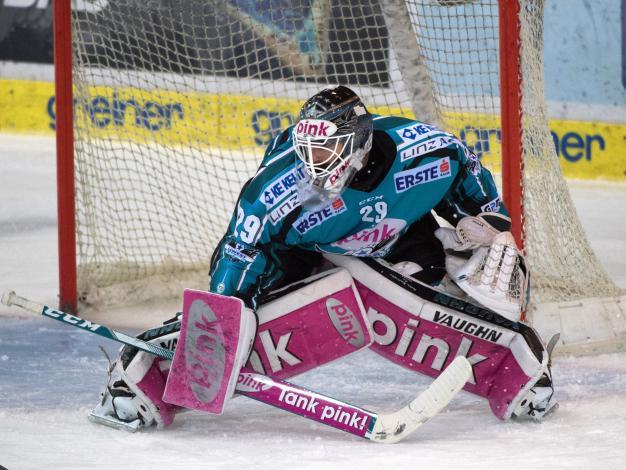 Tormann Michael Ouzas (EHC Liwest Black Wings Linz) EHC Liwest Black Wings Linz vs EC Red Bull Salzburg