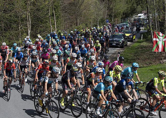 das Peleton bei Maria Stein
