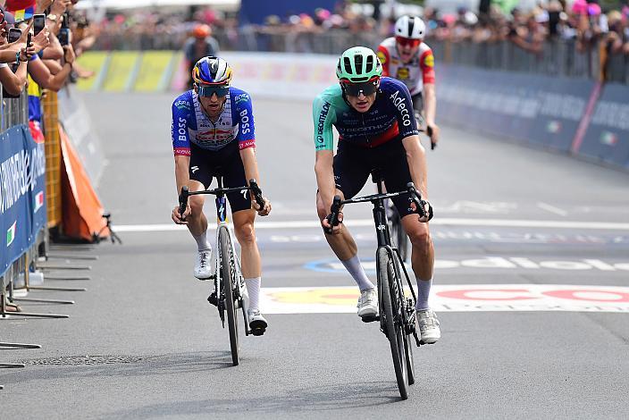 v.l. 3. Platz Jai Hindley (AUS, Red Bull - BORA - hansgrohe), 2. Platz Felix Gall (AUT, Decathlon CMA CGM Team), Gemona del Friuli 1976-2026 - Piancavallo, 109. Giro d Italia