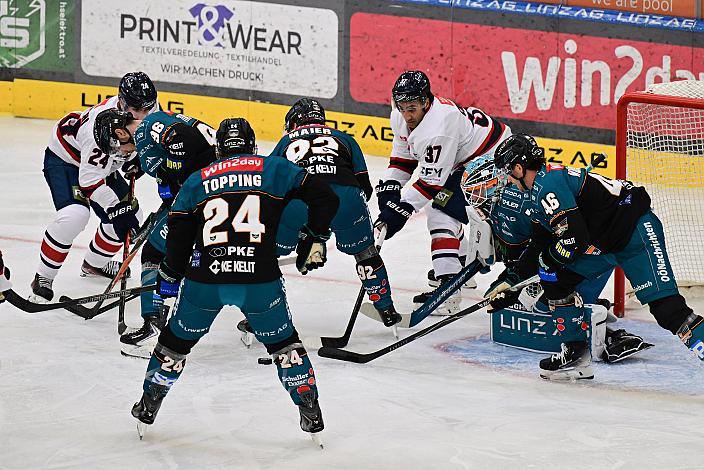 Tormann Dylan Wells (Steinbach Black Wings Linz), Lucas Chiodo (Milano HC), 2. Runde ICE, Steinbach Black Wings Linz vs Milano Hockey Club, Linz AG Eisarena 