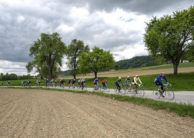 das Fahrerfeld der Klassik Ausfaht KirschblÃ¼ten Radklassik