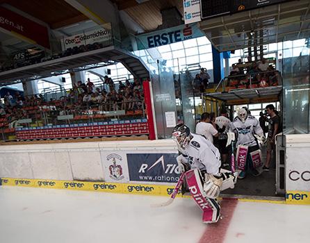 Tormann Michael Ouzas (EHC Liwest Black Wings Linz) eröffnet die Saison 2017/2018 
Tormann Michael Ouzas (EHC Liwest Black Wings Linz) erÃ¶ffnet die Saison 2017/2018 