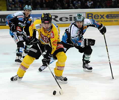 Benoit Gratton, UPC Vienna Capitals und Curtis Murphy, Liwest Black Wings  Linz