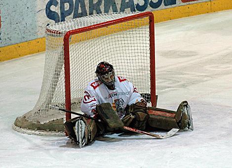 #33 Robert Kristan, HK Acroni Jesenice, geschlagen im Peanaltyschiessen.