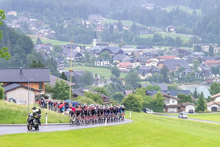 Das Peloton bei Fuschl am See, 3. Etappe Salzburg - Gaisberg,  Tour of Austria
