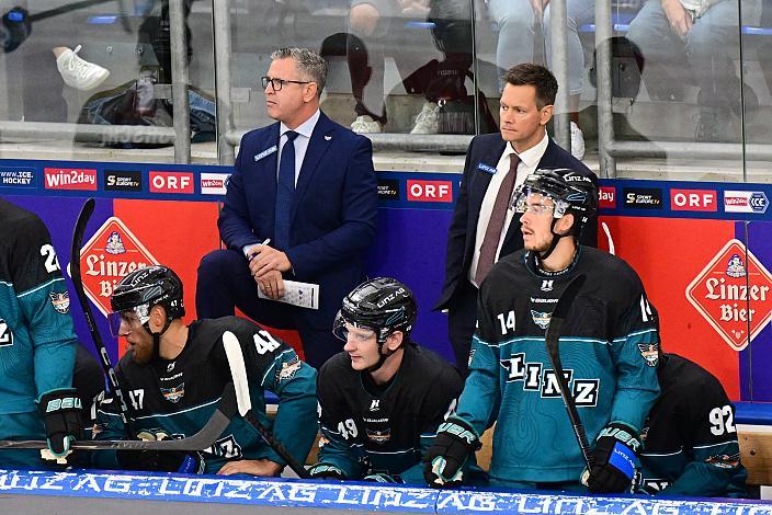 Assistent Coach Mark Szücs (Steinbach Black Wings Linz), Head Coach Philipp Lukas (Steinbach Black Wings Linz) Testspiel Steinbach Black Wings Linz vs EC VSV, Linz AG Eisarena 