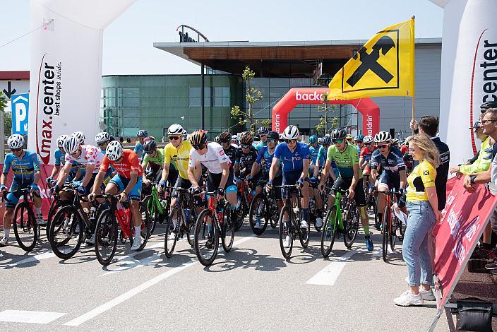 Start in Wels 2. Etappe Wels - Bad Leonfelden, Int. Raiffeisen Oberösterreich Rundfahrt UCI Kat. 2.2