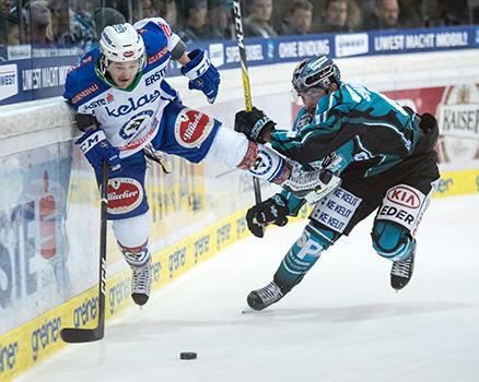 Patrick Spannring (EHC Liwest Black Wings Linz) und Kevin Wehrs (EC VSV), EHC Liwest Black Wings Linz vs EC VSV