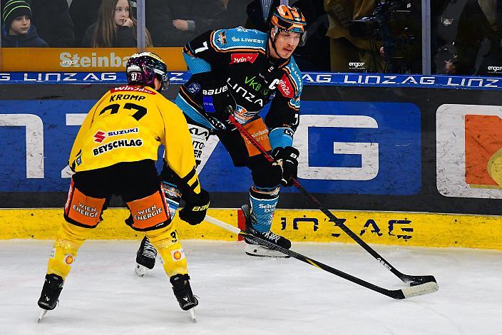 Brian Lebler (Steinbach Black Wings Linz), Christof Kromp (spusu Vienna Capitals), Win2Day ICE Hockey League,  Steinbach Black Wings Linz vs Spusu Vienna Capitals,  Linz AG Eisarena 