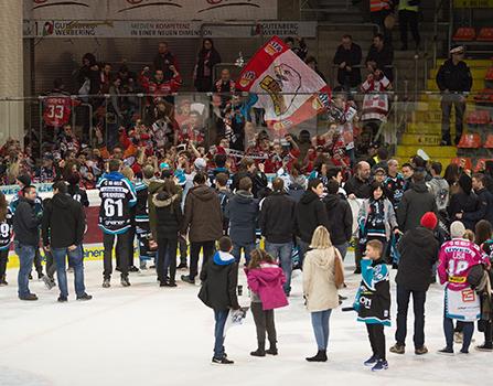 linzer und Znaimer Fans, EHC Liwest Black Wings Linz vs HC Orli Znojmo, 6. Semifinale