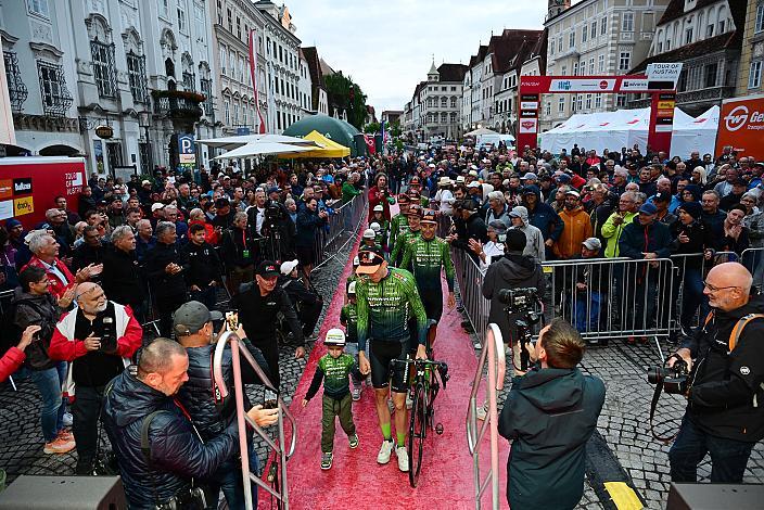 Team Hrinkow Advarics Teampräsentation Stadtplatz Steyr, Tour of Austria, Steyr Austria