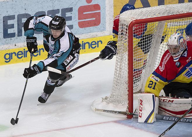 Paul Koudelka (EHC Liwest Black Wings Linz) Tormann Jan Strmen (CEZ Motor Ceske Budejovice),  Eishockey Testspiel, EHC Liwest Black Wings - CEZ Motor Ceske Budejovice