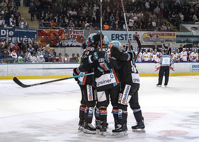 Linz feiert den 5 zu 4 Overtime Sieg,  Red Bull Salzburg vs EHC Liwest Black Wings Linz