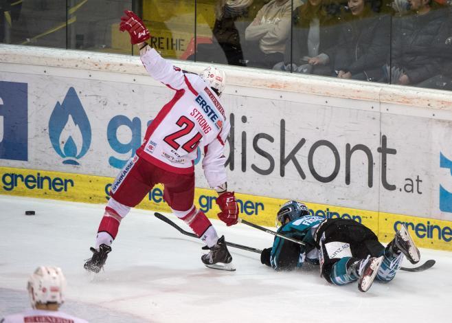 Steven Strong (EC KAC) und Stefan Freunschlag (EHC Liwest Black Wings Linz)   EHC Liwest Black Wings Linz vs EC KAC, Pick Round