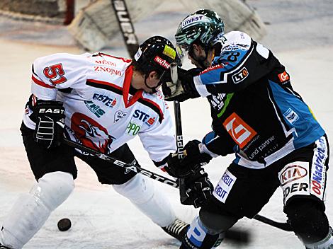 Mike Ouellette, Linz und Jan Seda, Znaim, EHC Liwest Black Wings Linz vs. HC Orli Znojmo, Znaim