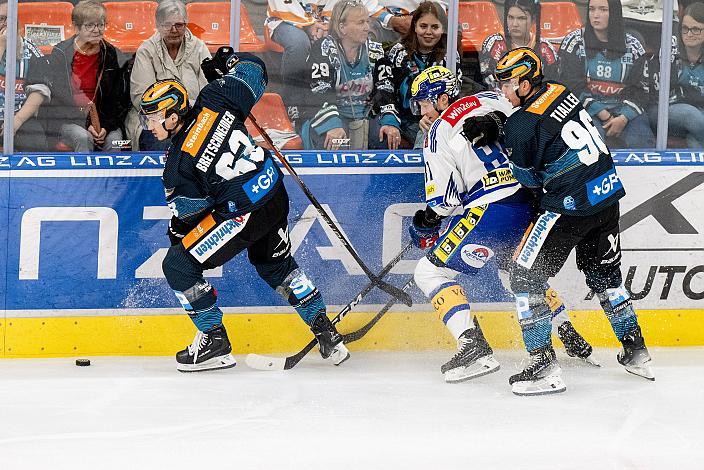 Niklas Bretschneider (Steinbach Black Wings Linz), Maximilian Rebernig (EC iDM Wärmepumpen VSV), Christoph Tialler (Steinbach Black Wings Linz),Steinbach Black Wings Linz vs EC IDM Wärmepumpen VSV, 2. Runde ICE Eishockey Liga, Linz AG Eisarena