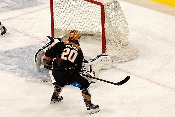 Will Pelletier (Steinbach Black Wings Linz) trifft zum 1 zu 1 Tormann Rasmus Tirronen (Hydro Fehervar AV 19) Steinbach Black Wings Linz vs Fehervar AV19, bet-at-home ICE Hockey League