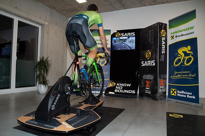 Michael Konczer (AUT, Hrinkow Advarics Cycleang) trainiert auf dem Saris Smarttrainer, Herren Elite, UCI Continental, Raiffeisen Hrinkow Bike Akademie