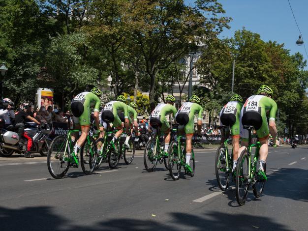 Teamzeitfahren am Ring, Team Hrinkow Adverics Cycleang am Start