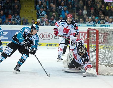 Laurens Ober (EHC Liwest Black Wings Linz), EHC Liwest Black Wings Linz vs HC TWK Innsbruck  Die Haie