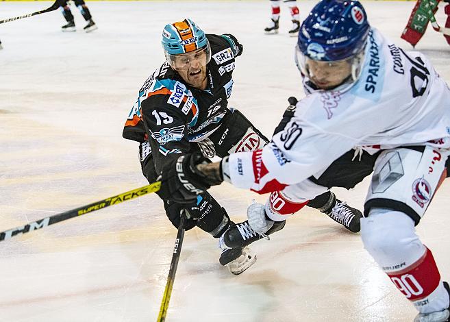 Im Bild: Justin Florek (EHC Liwest Black Wings Linz), Tyler Cuma (HC TWK Innsbruck  Die Haie) Eishockey,  EHC Liwest Black Wings Linz vs HC TWK Innsbruck