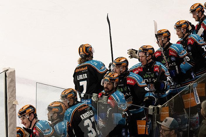 Brian Lebler (Steinbach Black Wings Linz) feiert das Tor zum 6 zu 5,  Win2Day ICE Hockey League,  Steinbach Black Wings Linz vs  Migross Supermercati Asiago Hockey 1935,  Linz AG Eisarena