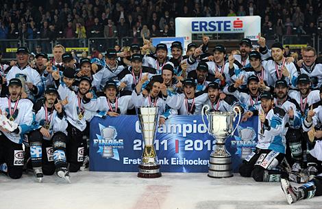 Die Linzer Liwest Black Wings Linz sind Meister 2011/2012