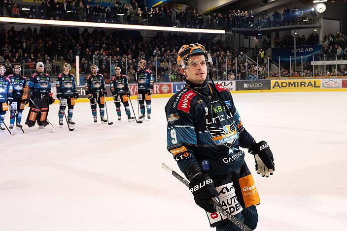 Spieler des Abends Emilio Romig (Steinbach Black Wings Linz) Steinbach Black Wings Linz vs spusu Vienna Capitals, Ladies Charity, ICE Eishockey Liga, Linz AG Eisarena