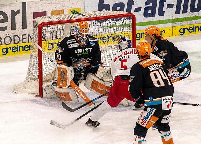 Thomas Raffl (EC Red Bull Salzburg) bezwingt Tormann David Kickert (Steinbach Black Wings 1992) zum 1 zu 0, Steinbach Black Wings 1992 vs EC Red Bull Salzburg, Eishockey, Bet at Home ICE Hockey League