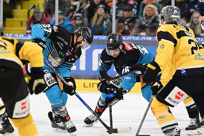 Andreas Kristler (Steinbach Black Wings Linz), Travis Barron (Steinbach Black Wings Linz), 19. Runde ICE, Steinbach Black Wings Linz vs HC Pustertal Wölfe, Linz AG Eisarena 