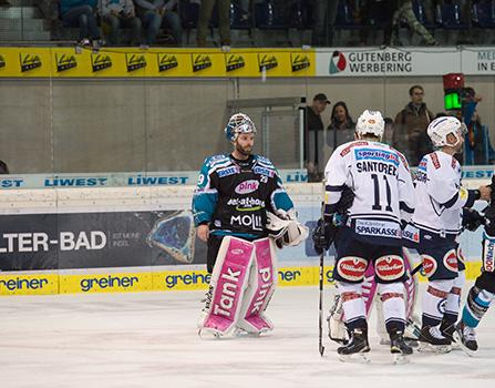 Michael Ouzas (EHC Liwest Black Wings Linz) EHC Liwest Black Wings Linz vs EC VSV