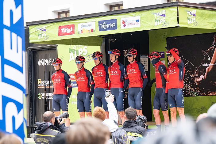 Team Ineos Grenadiers, GBR  mit Geraint Thomas (GBR, Ineos Grenadiers)  46. Tour of the Alps, 1. Etappe, Rattenberg - Alpbach 127,5km, Alpbach Tirol 