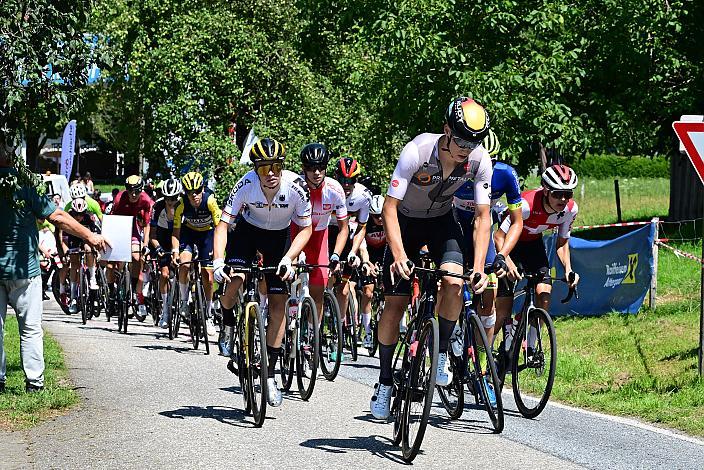 Das Hauptfeld mit Valentin Hofer (AUT, Regionalteam Oberösterreich) 3. Etappe Bad Wimsbach - Strass im Attergau, Int. Oberösterreichische Versicherung OÖ Junioren Oberösterreich Rundfahrt