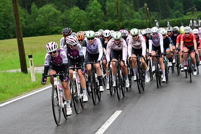 Katarzyna Wilkos (POL, MAT Atom Deweloper Wroclaw) an der Spitze des Feldes 02.06.2024. 4. Etappe, Waidhofen an der Ybbs. - Hochkar,  Sportland NOE WOMENS  KIDS Tour