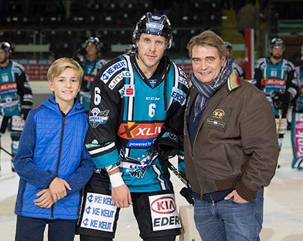 Spieler des Abends Jonathan D Aversa (EHC Liwest Black Wings Linz)  EHC Liwest Black Wings Linz vs EC VSV