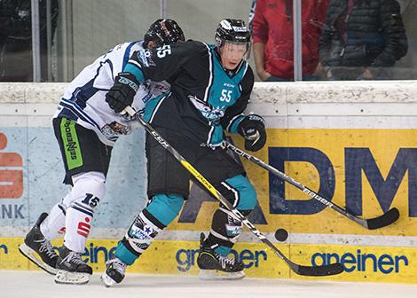 Robert Lukas (EHC Liwest Black Wings Linz)  EHC Liwest Black Wings Linz  vs Straubing Tigers