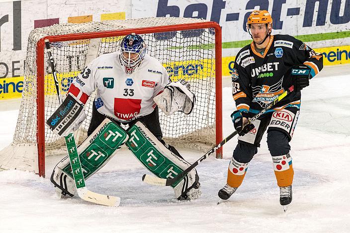 Tormann Tom McCollum (HC Tiwag Innsbruck - Die Haie) , Marco Brucker (Steinbach Black Wings 1992) Steinbach Black Wings 1992 vs HC TWK Innsbruck  , Eishockey, Bet at Home ICE Hockey League