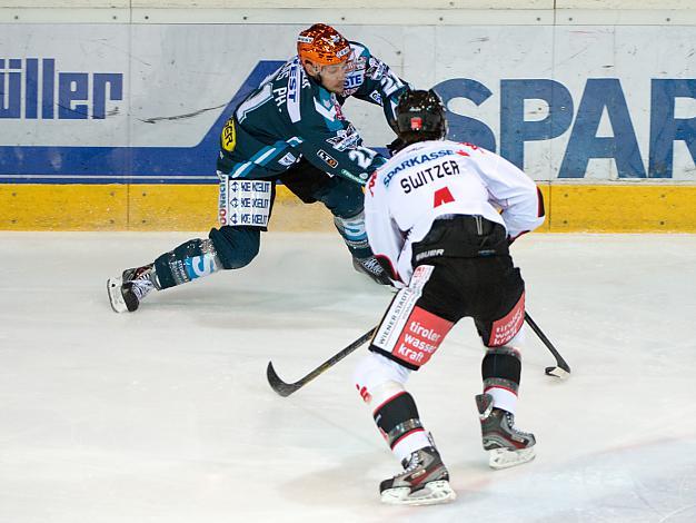 Philipp Lukas, Linz und Craig Switzer, Innsbruck .EHC Liwest Black Wings Linz vs HC TWK Innsbruck