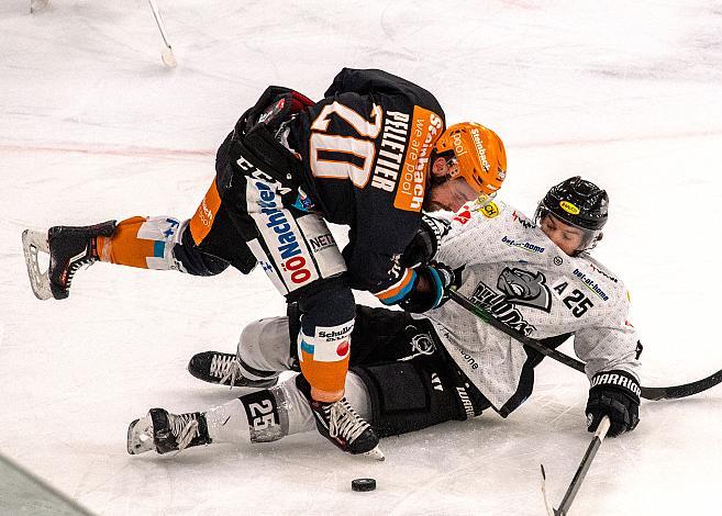Will Pelletier (Steinbach Black Wings 1992), William Charles Rapuzzi (Dornbirn Bulldogs) Steinbach Black Wings 1992 vs EC KAC,  Eishockey, Bet at Home ICE Hockey League